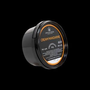 Barattolo Crystalweed “Cream Mandarine” da 10 g per infiorescenza CBD su sfondo nero.