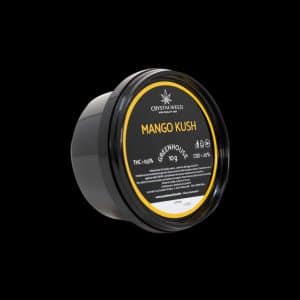 Barattolo Crystalweed “Mango Kush” da 10 g per infiorescenza CBD su sfondo nero.