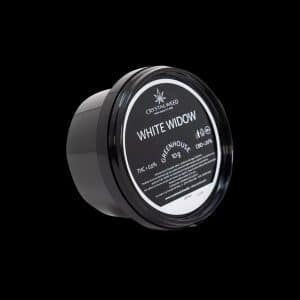 Barattolo Crystalweed “White Widow” da 10 g per infiorescenza CBD su sfondo nero.