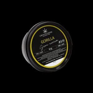 Barattolo Crystalweed “Gorilla Glue” da 10 g per infiorescenza CBD su sfondo nero.